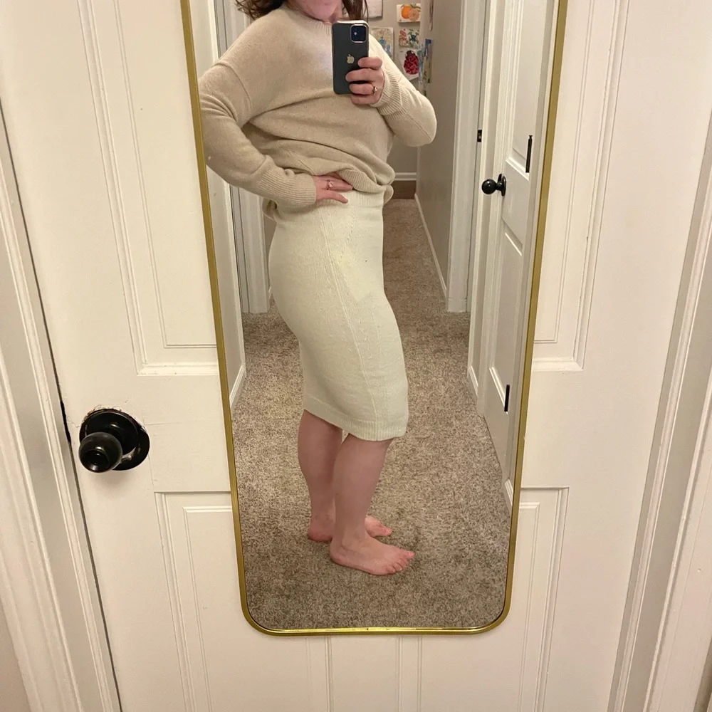 TOM FORD CASHMERE knit knee length pencil skirt. Winter white/ creamy white - Picture 6 of 7